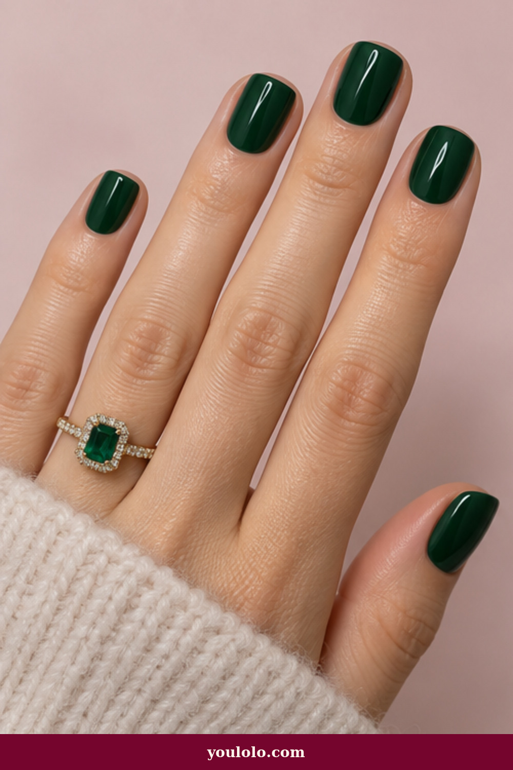 Emerald Green Nails idea 1: Glossy Bottle Emerald