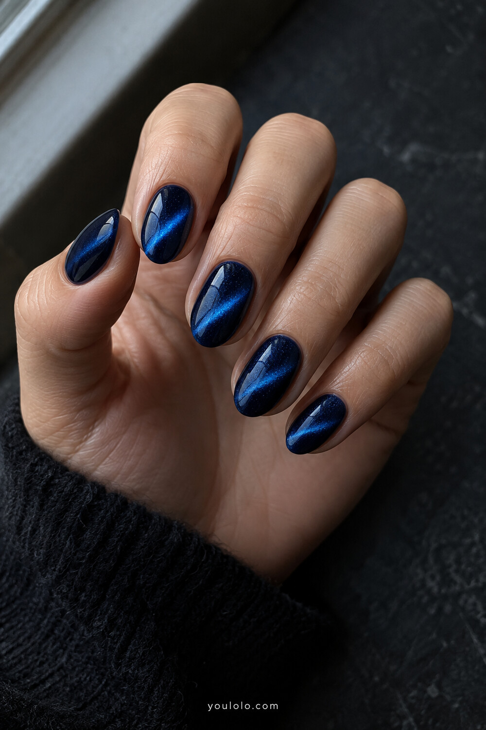 Deep sapphire magnetic cat eye manicure with moving blue light