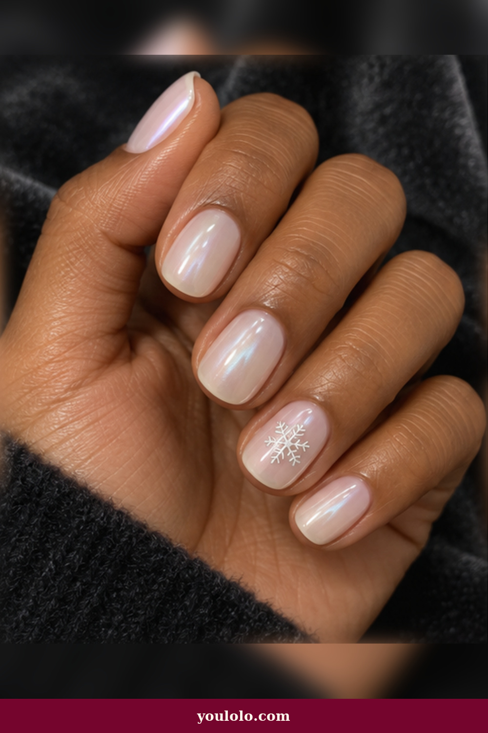 Pearl Snowflake Glaze Christmas Nails Short idea