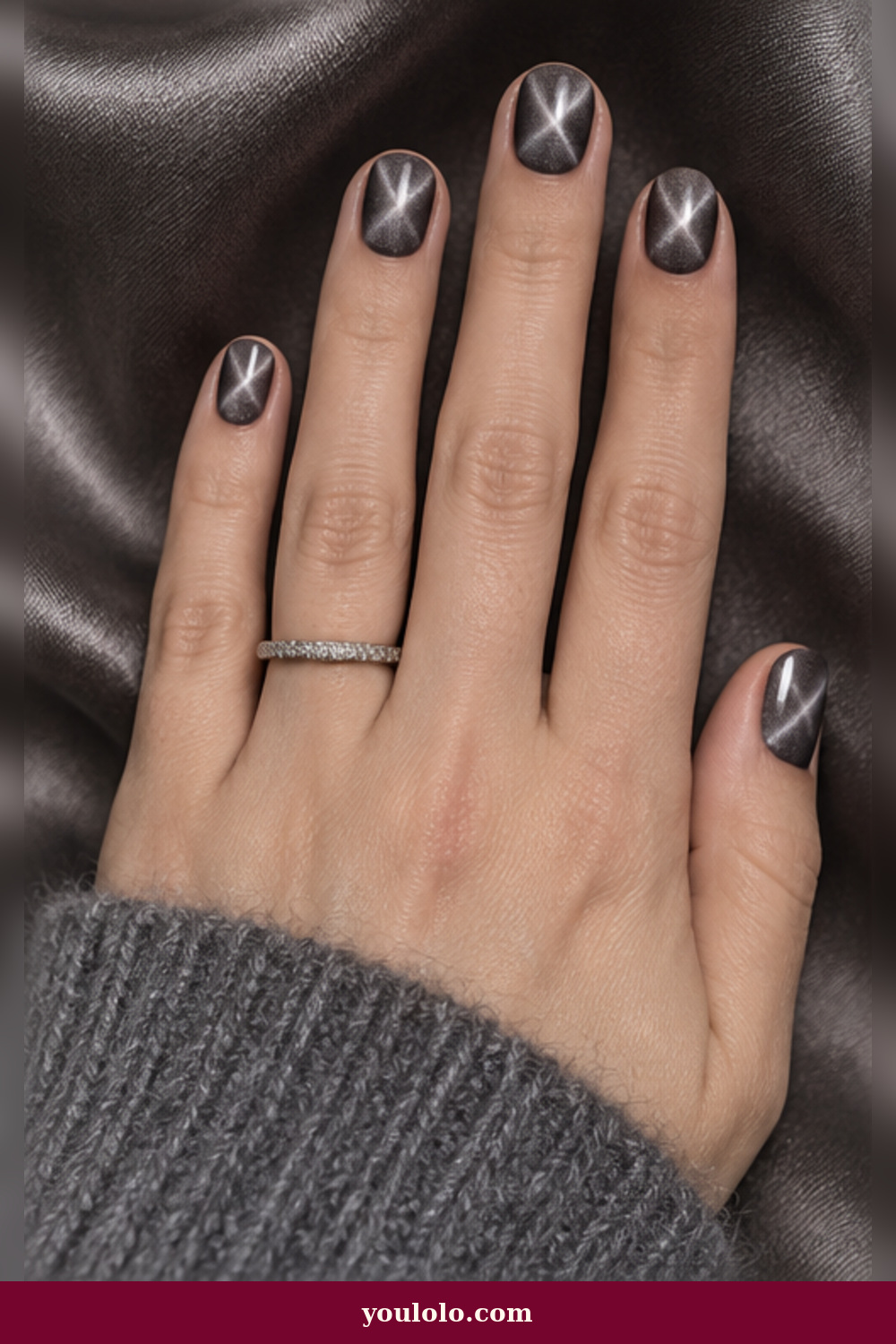 Emo Nails idea 3: short oval smoky silver magnetic cat-eye nails