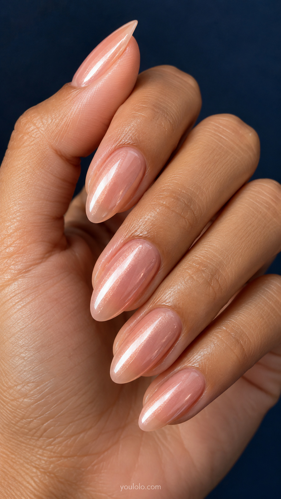 Peach-pink pearl nails manicure