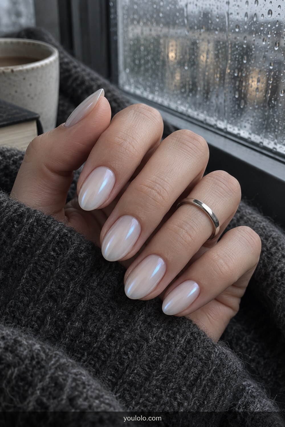 Cool moonlight chrome short almond manicure