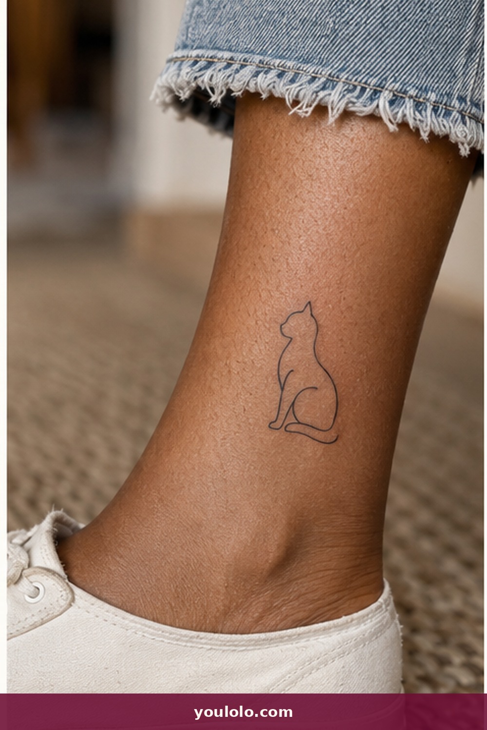 One-Line Sitting Cat — idea 6 from Fine Line Tattoos for Women