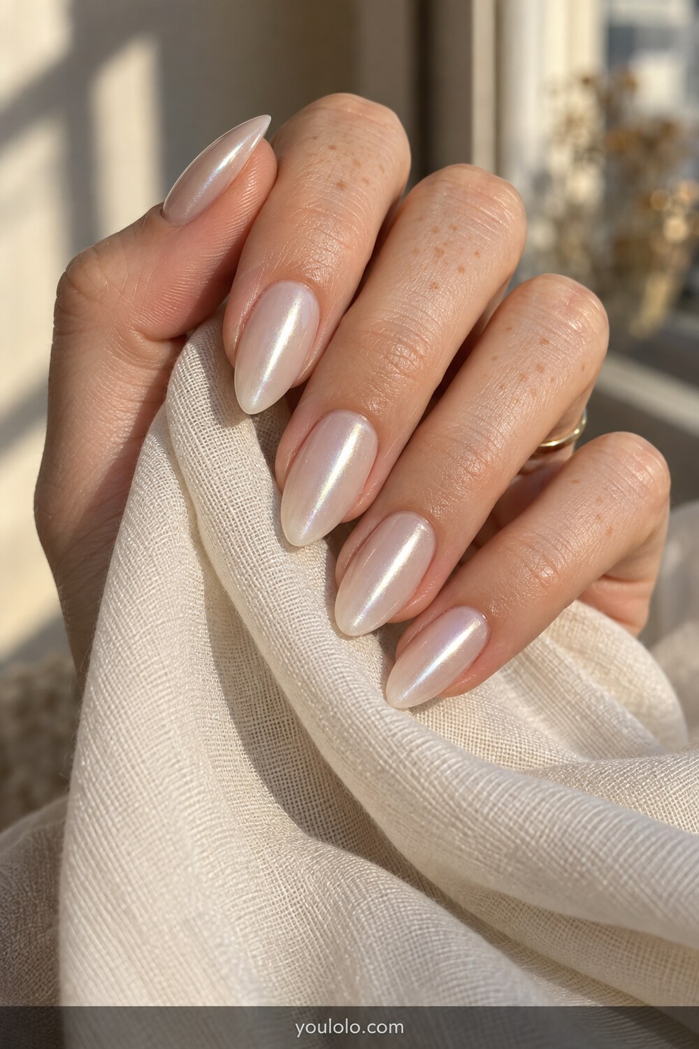 Almond nails with a centered vertical pearl chrome beam