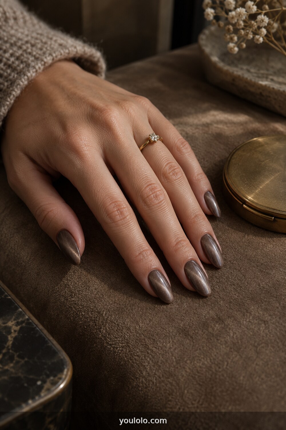 Taupe magnetic cat eye nails with a refined satin reflection