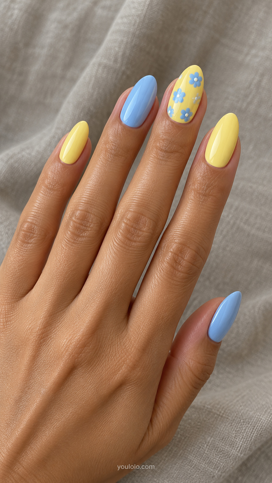 Blue daisies on butter yellow manicure
