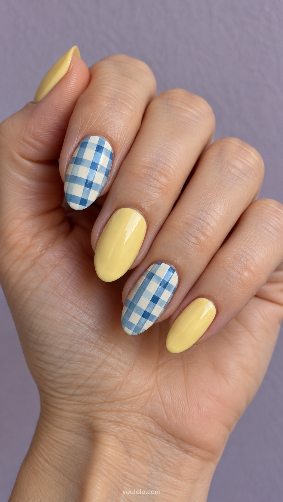 Blue gingham with yellow nails manicure