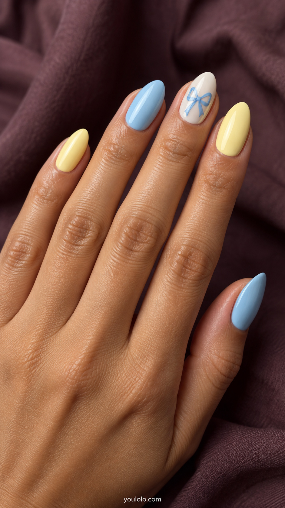 Blue bows with yellow accents manicure