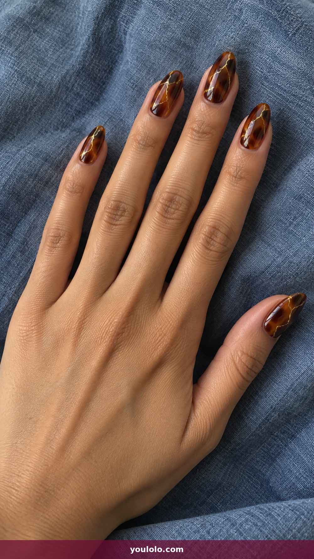 Sparkly Nails idea 14: Gilded Tortoiseshell in a realistic fall manicure