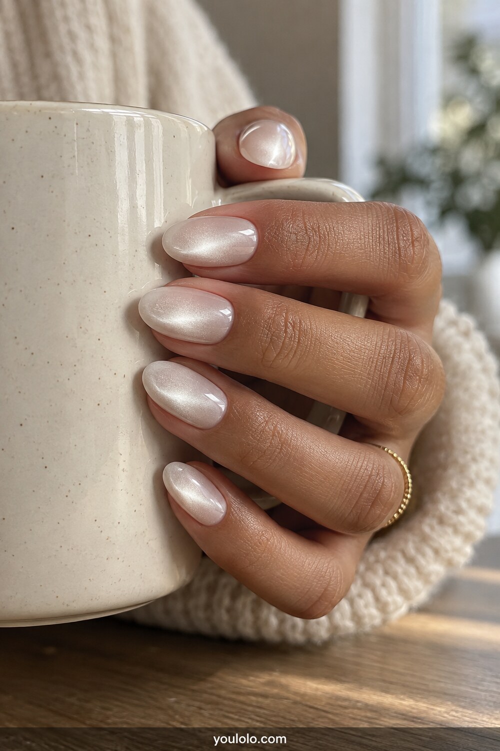 Milky pearl cat eye oval nail design
