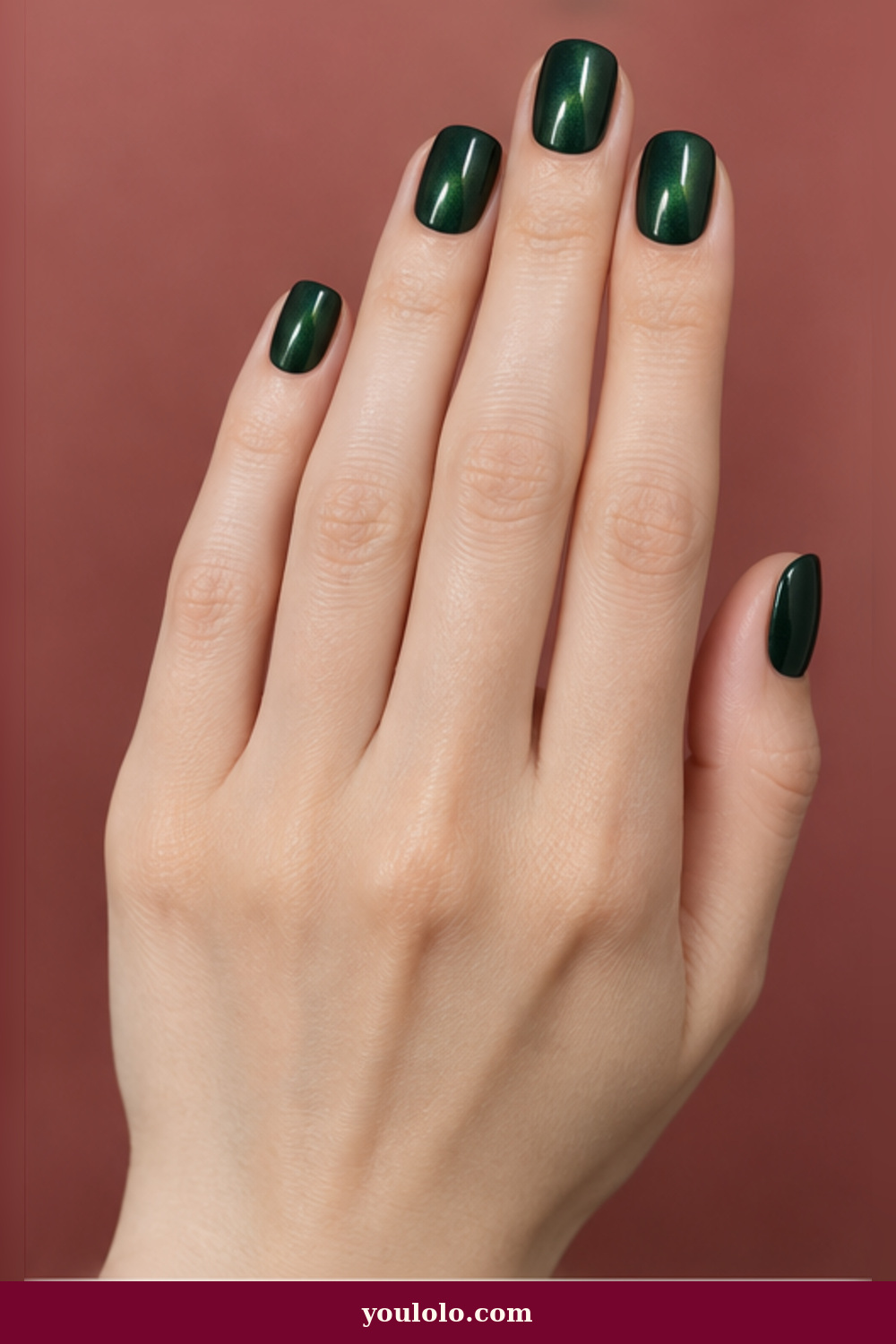 Emerald Velvet Cat-Eye Christmas Nails Short idea