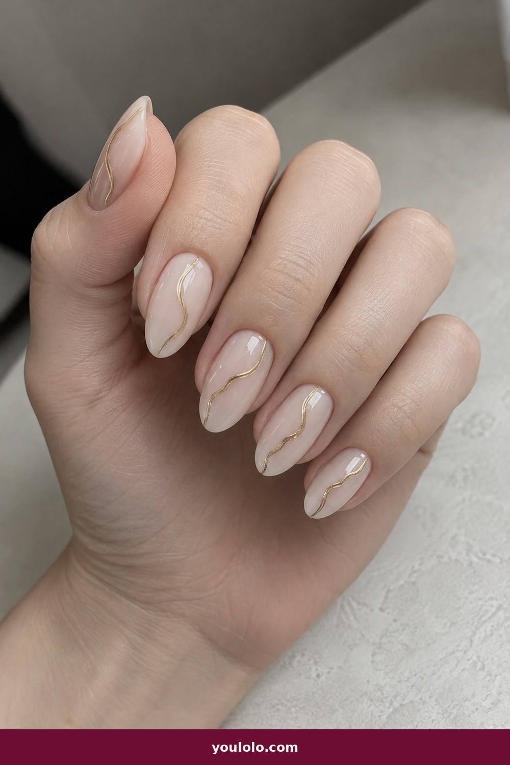 Beige Nails idea 23: Fine Gold Thread