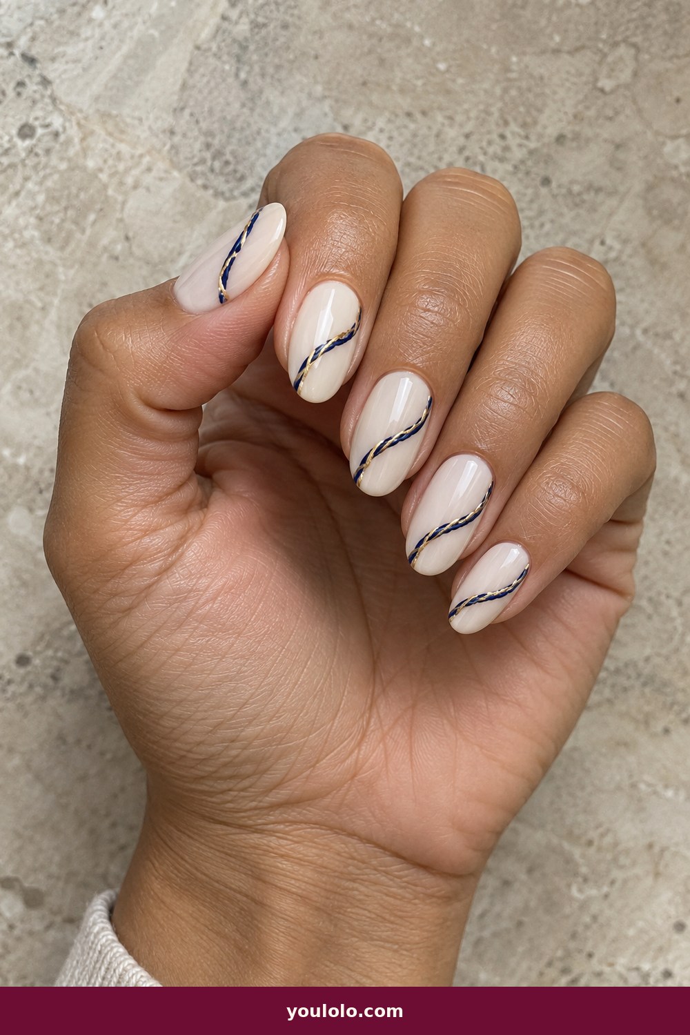 Cruise Nails idea 24: Minimal Rope Detail