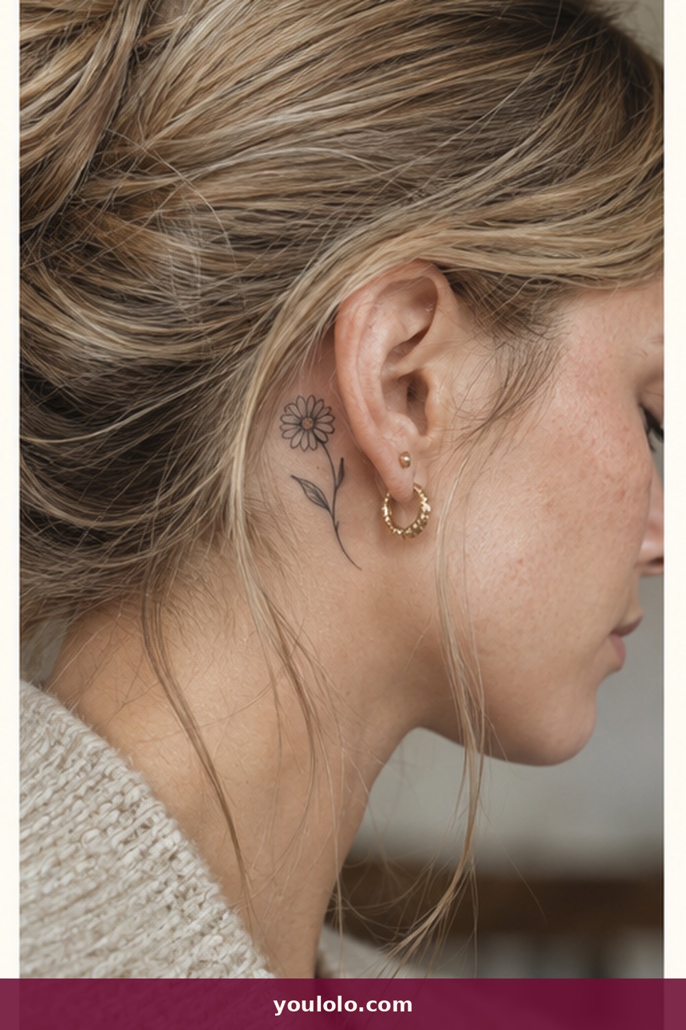 Single Daisy — idea 24 from Behind the Ear Tattoos for Women
