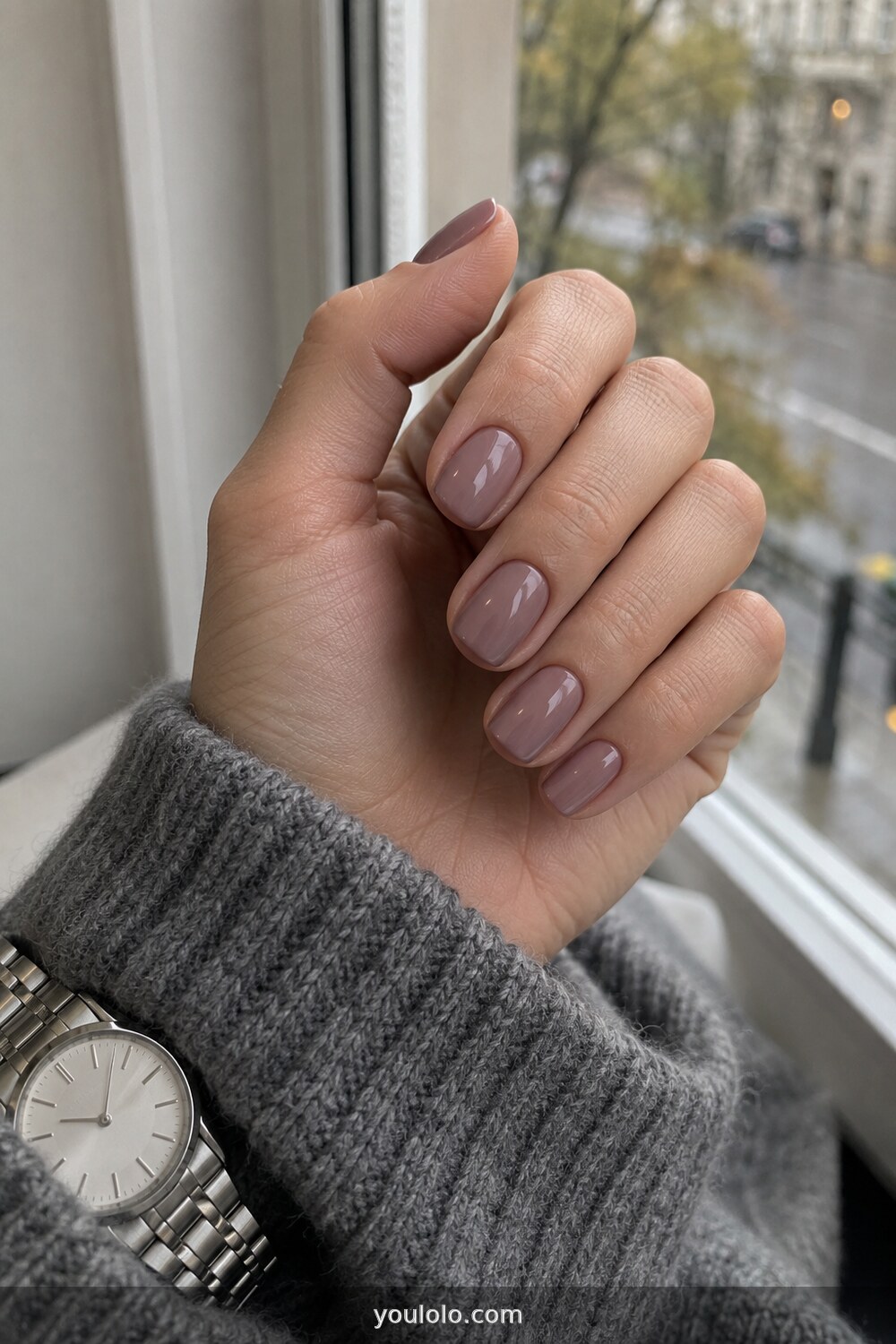 Dusty mauve glossy manicure on short squoval nails