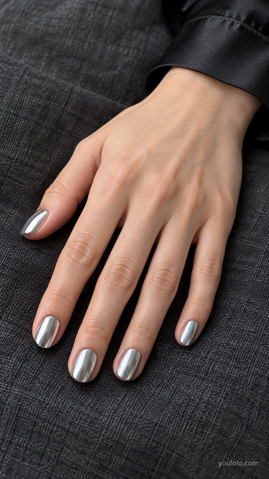New Year nails — Silver Chrome Short Ovals