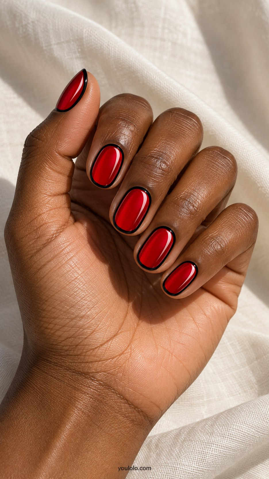 Classic Red Comic Nails: short oval red nails, crisp black perimeter outline and painted white curved highlight with dark side shadow