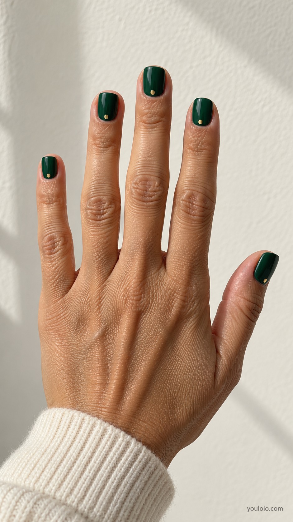 Xmas nails — Evergreen with Gold Dots