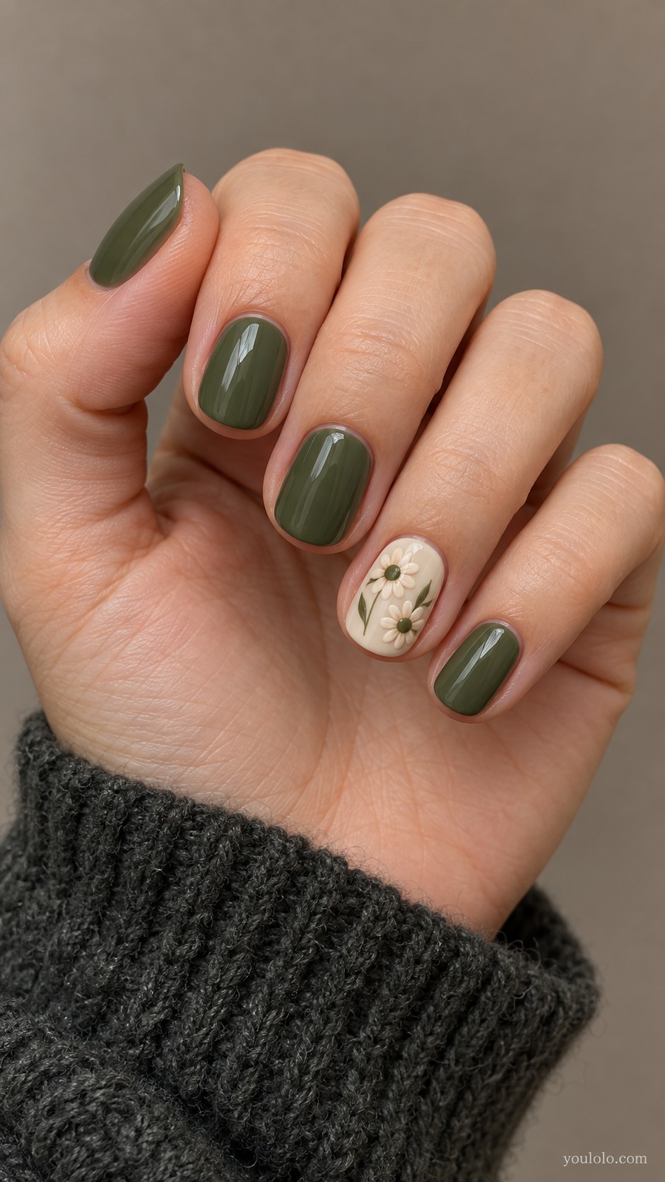 fall nail ideas — Moss Green and Ivory Daisies
