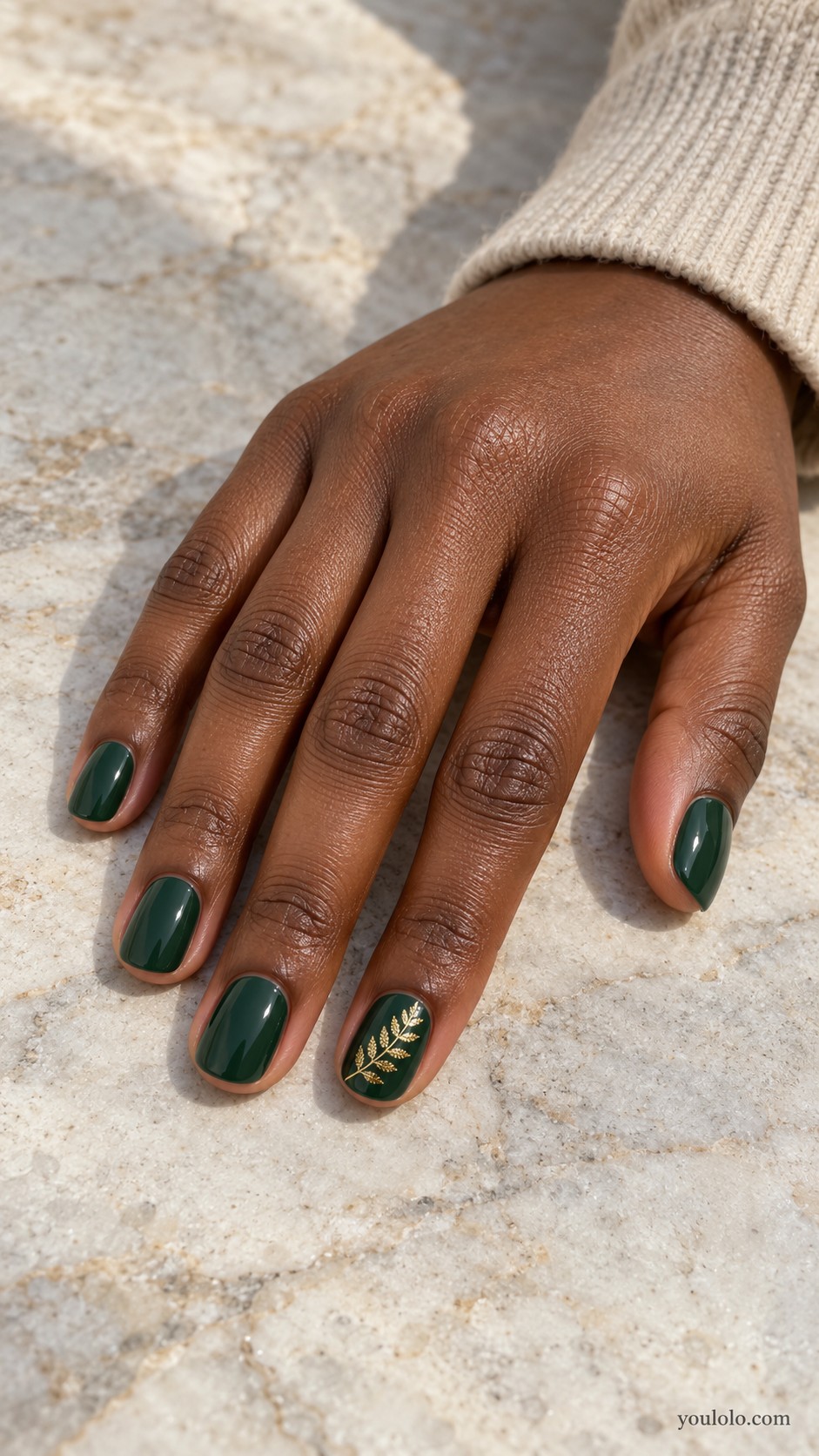autumn nails — Forest Green with a Gold Fern