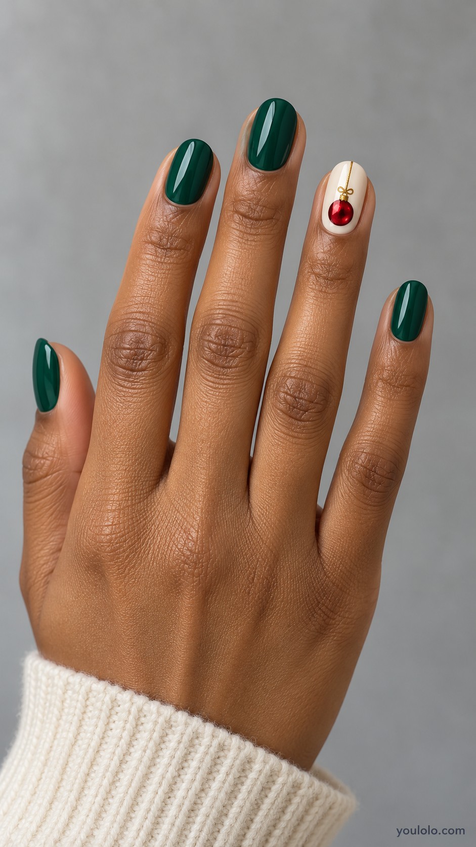 Christmas nails — Emerald Ornament Nails