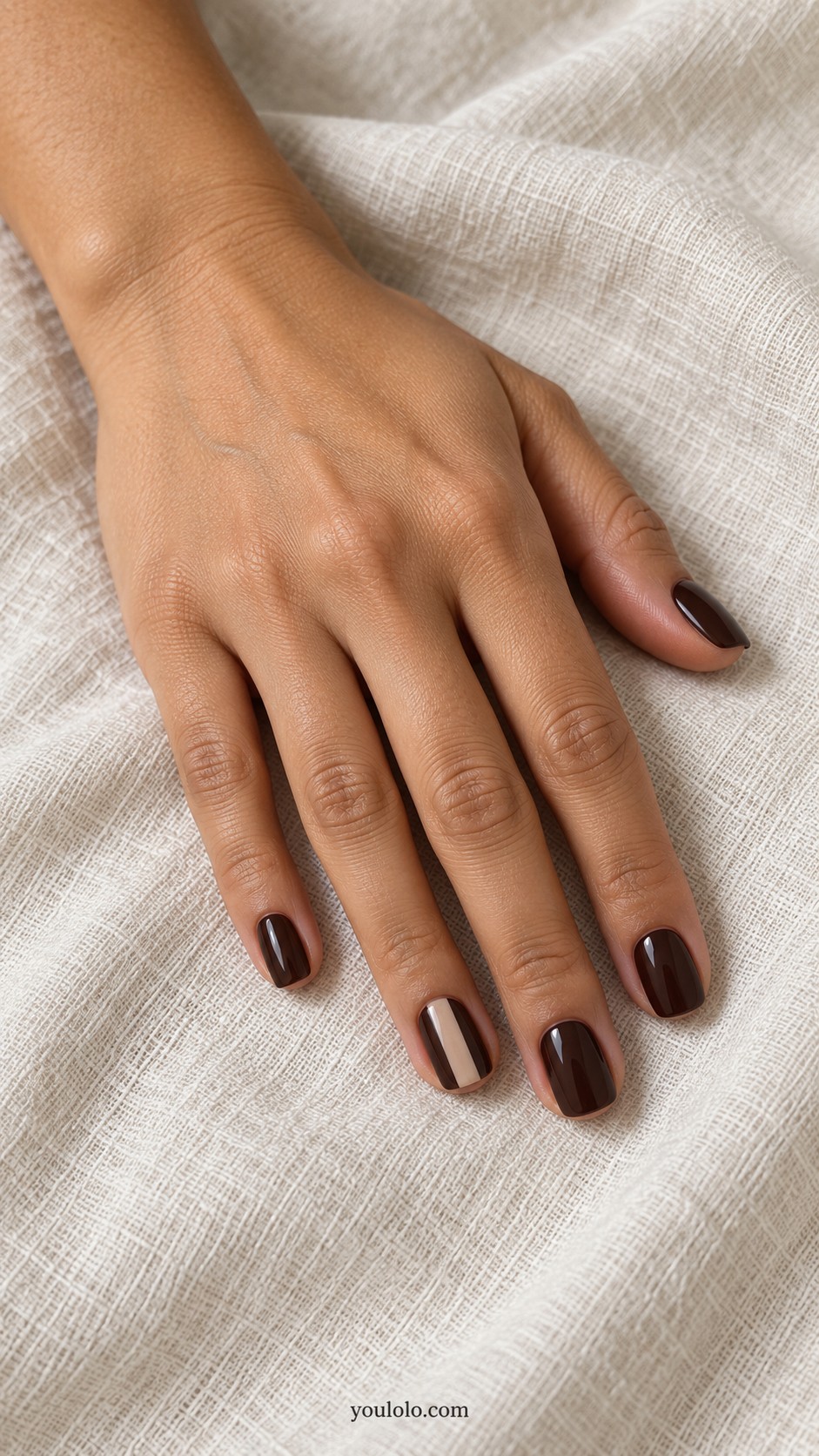 Dark Nails — Espresso with a Sand Inlay