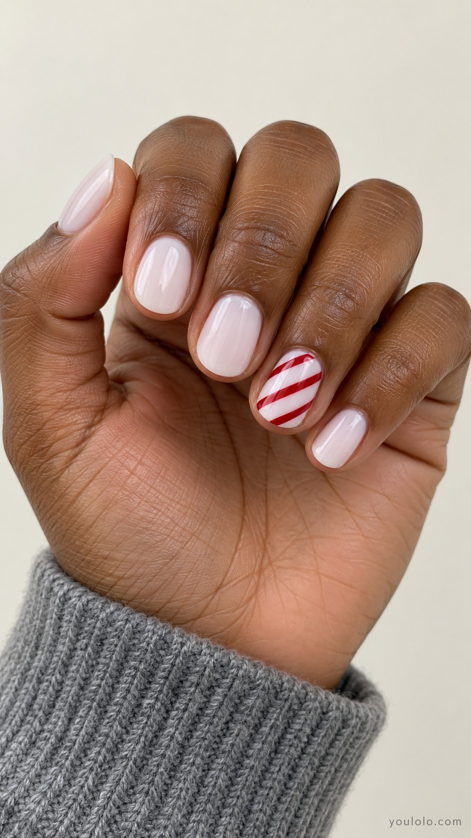 Xmas nails — One Candy-Stripe Accent