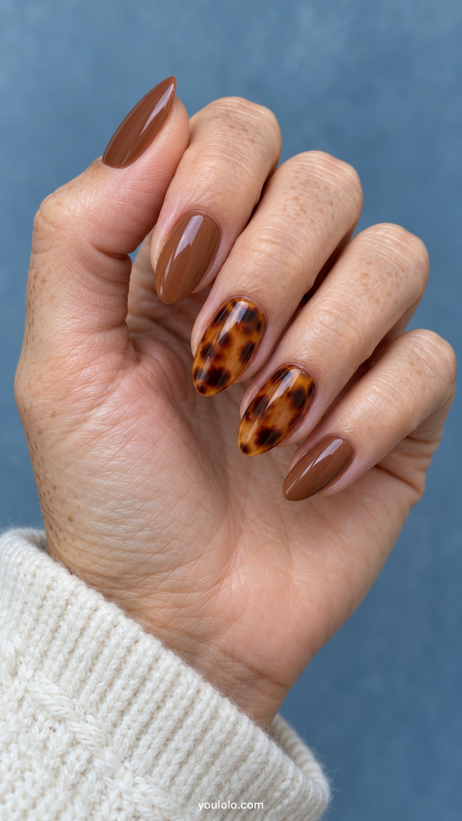 November nails ideas — Caramel and Tortoiseshell