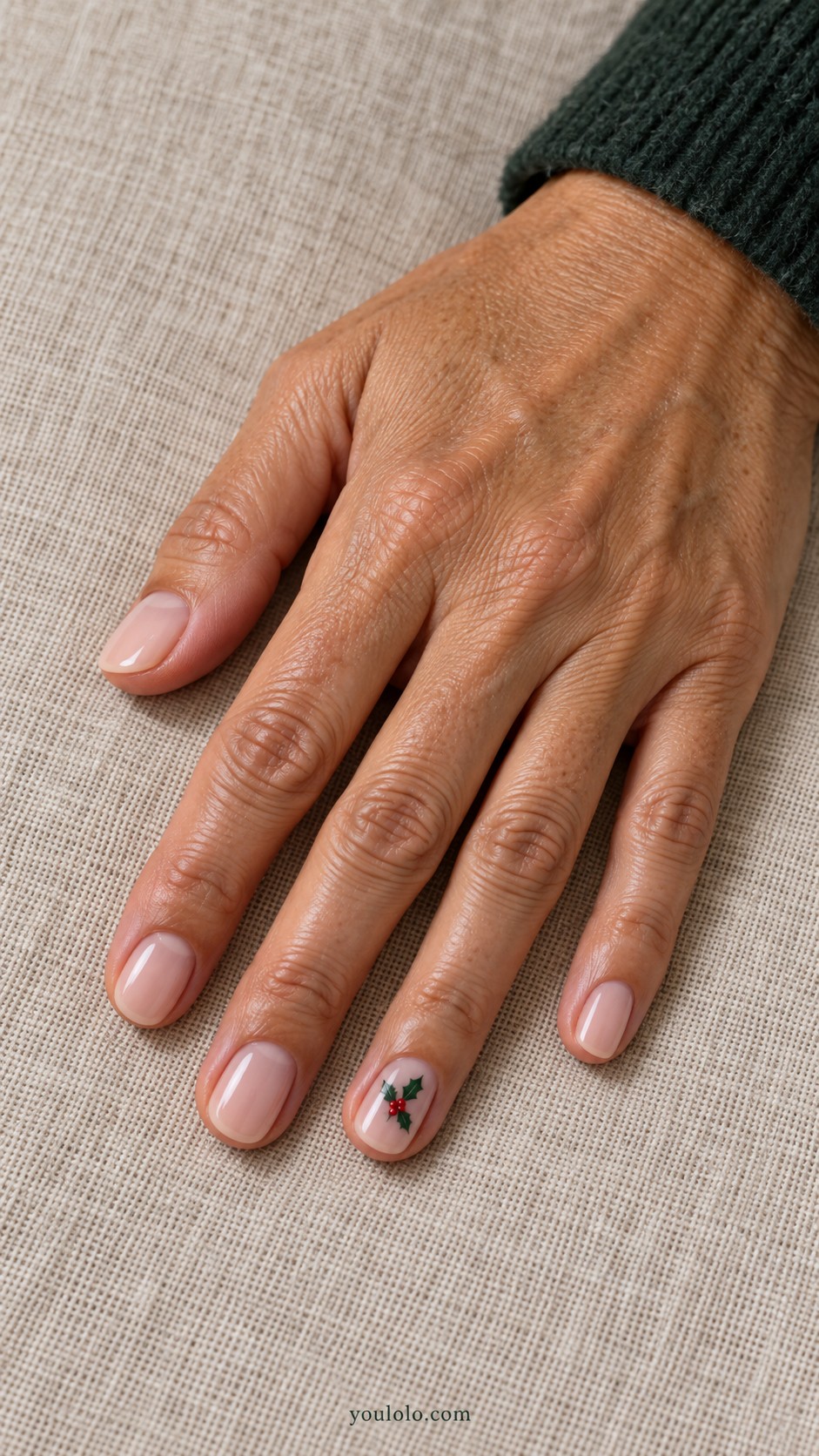Xmas nails — Tiny Holly on Nude