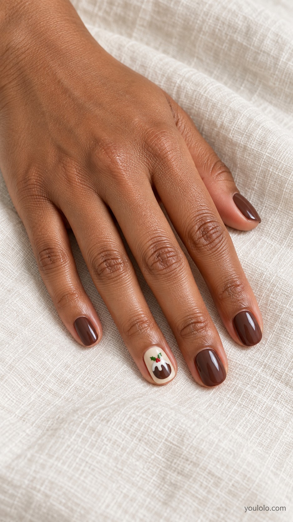 Christmas nail ideas — Cocoa Christmas Pudding Accent