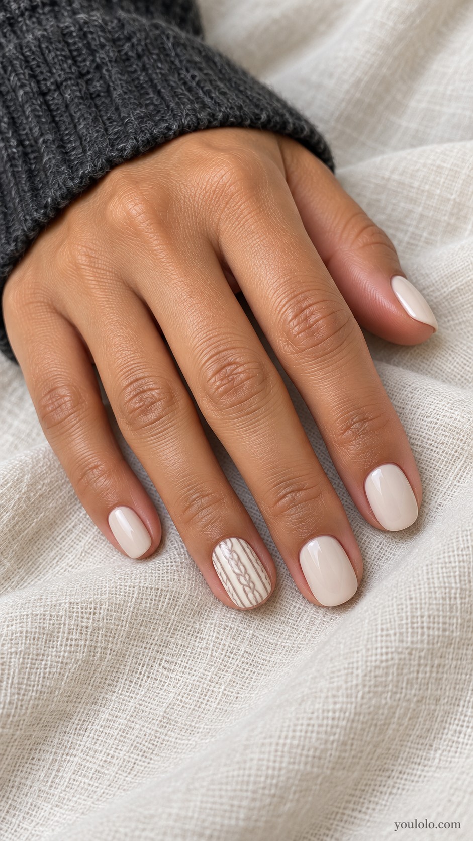 winter nails — Ivory with Taupe Knit Lines
