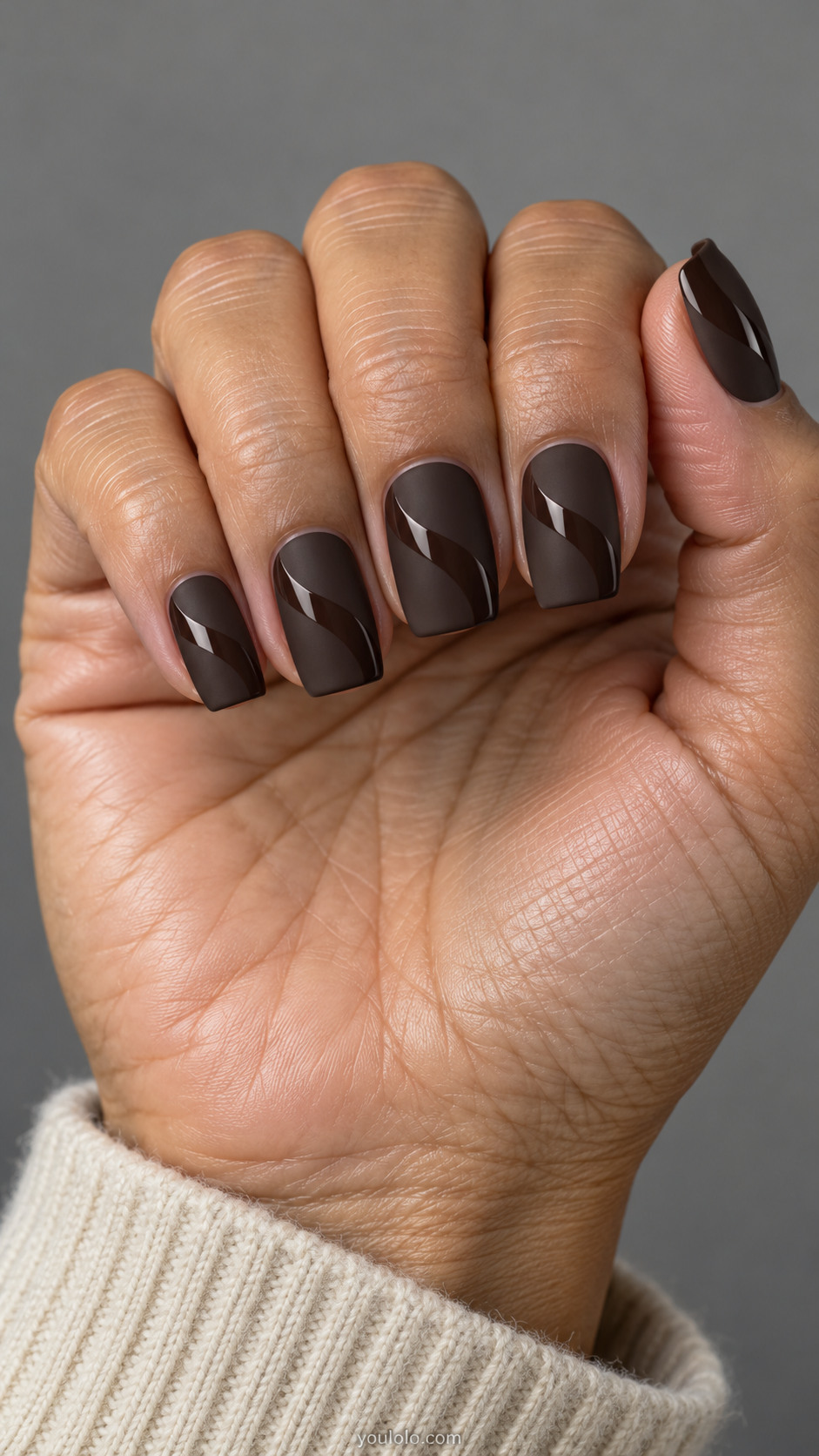 Medium square nails: matte espresso nails with one broad glossy espresso curved ribbon across each nail, same color finish contrast.