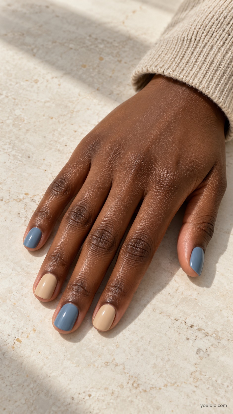 September nail ideas — Faded Blue and Beige Alternating Nails