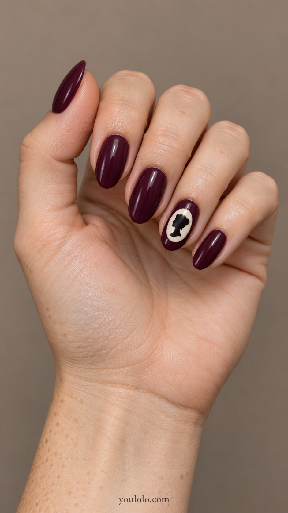 Dark Feminine Nails — Deep Plum Cameo Oval