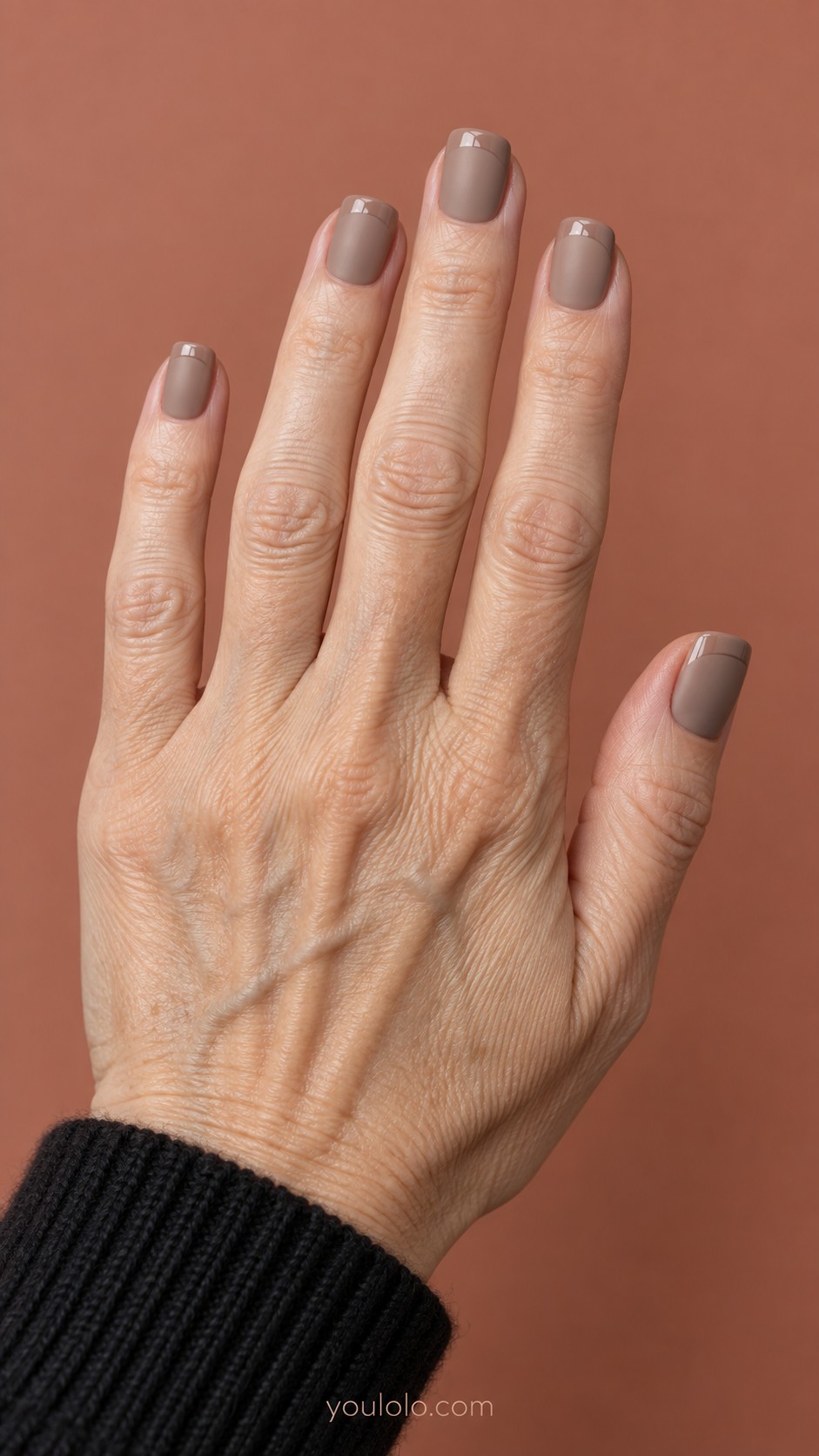 November nails ideas — Matte Taupe, Glossy Tips