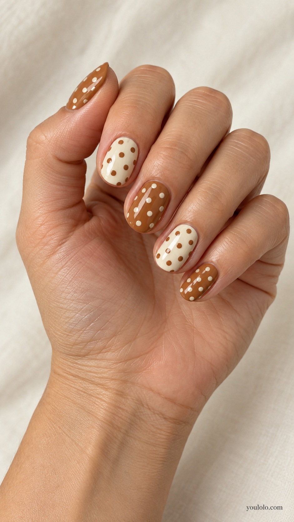 Brown Cream Dot Duo — short oval alternating caramel and cream base each nail contrasting brown or cream dots