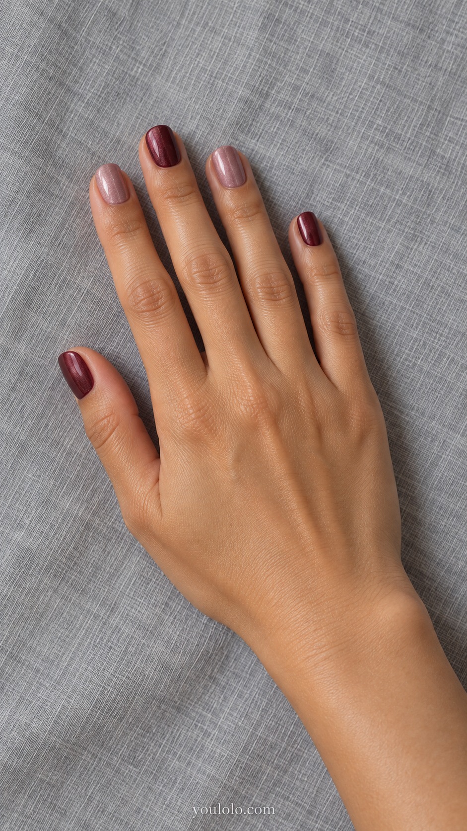 Short squoval alternating burgundy pearl and dusty rose pearl nails, no art