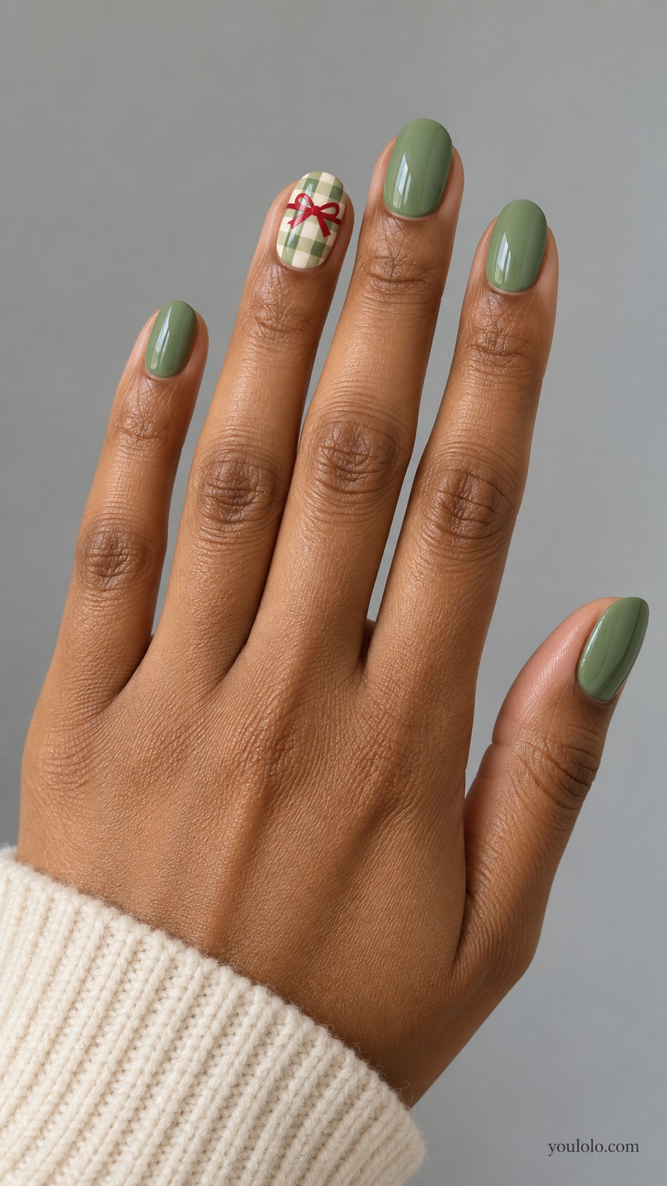 Christmas nails — Green Gingham with a Red Bow