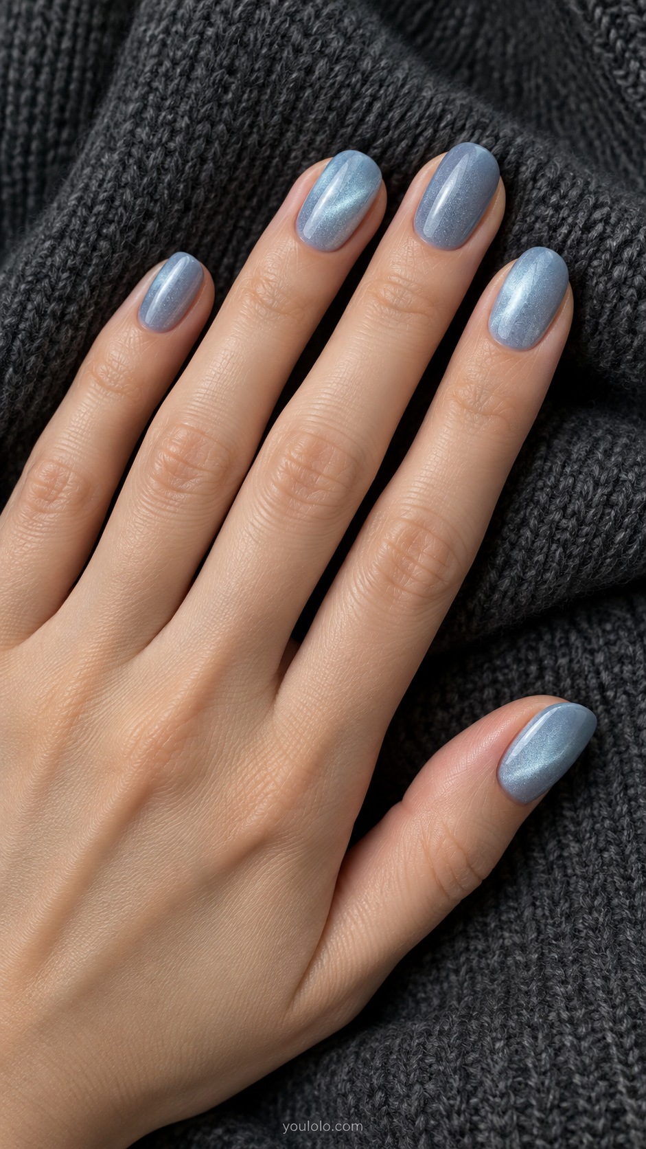 Ice Blue Velvet on Short Ovals cat eye nails — Short oval icy blue full-cover magnetic velvet with fine diffuse silver glow.