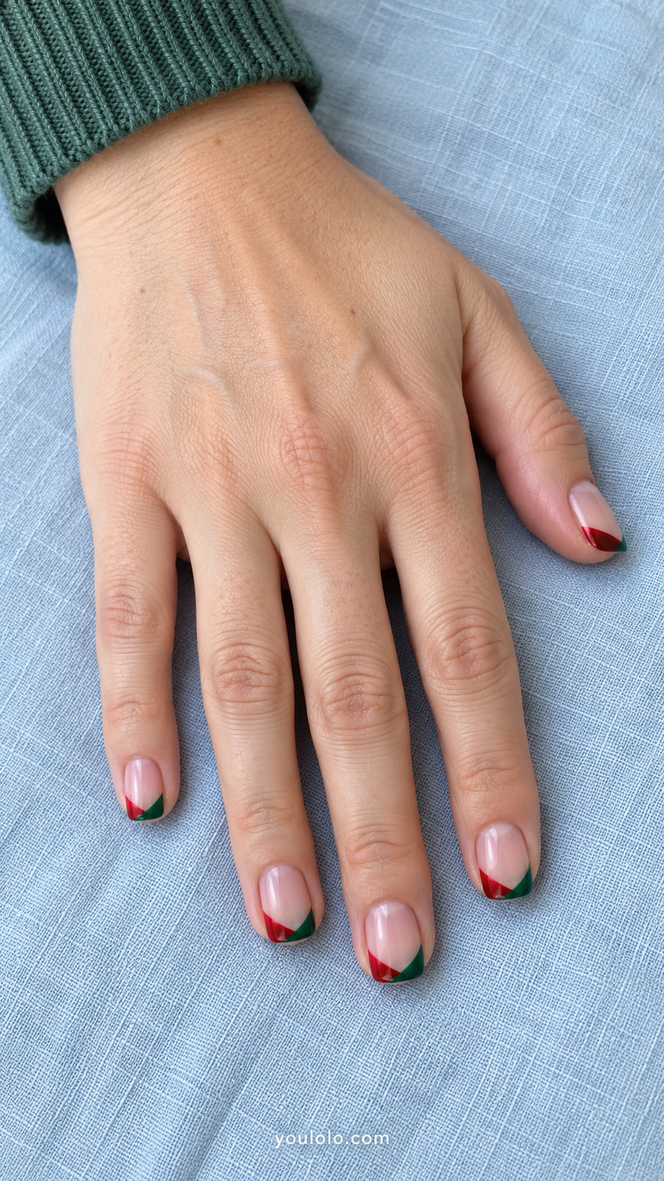 Xmas nails — Red and Green Corner Tips