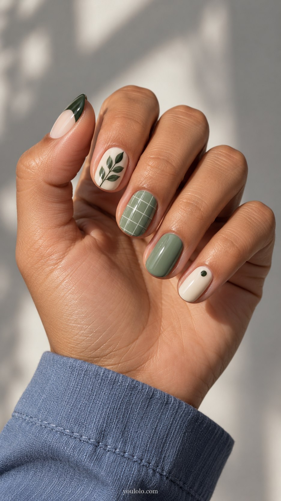 Greenhouse Greens: short oval sage emerald ivory: leaf silhouette, fine grid, plain sage, white dot, dark green tip