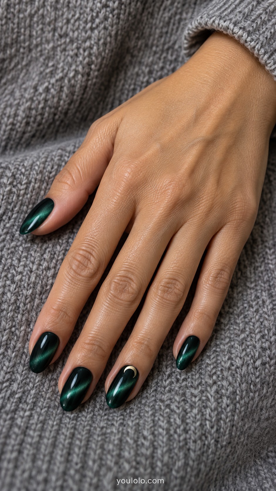 Witchy Nails — Green Cat-Eye Crescent