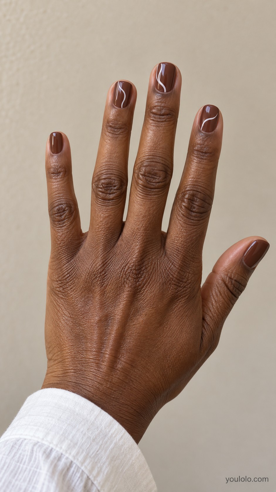 Xmas nails — Cocoa with Icing Lines