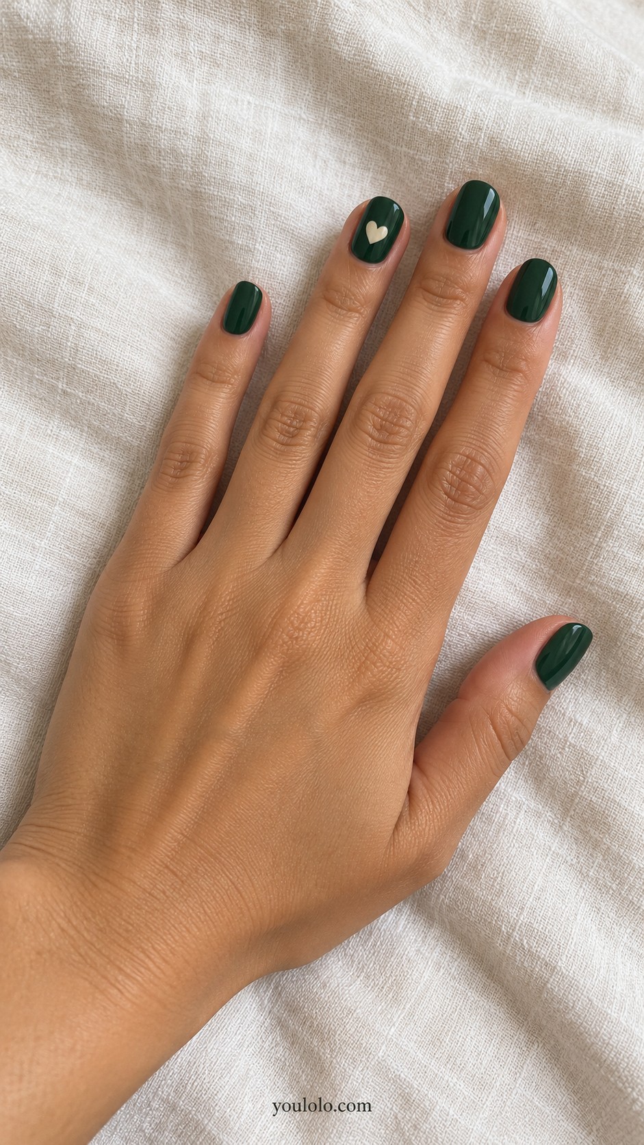 Simple Christmas Nails — Forest Green with a Cream Heart
