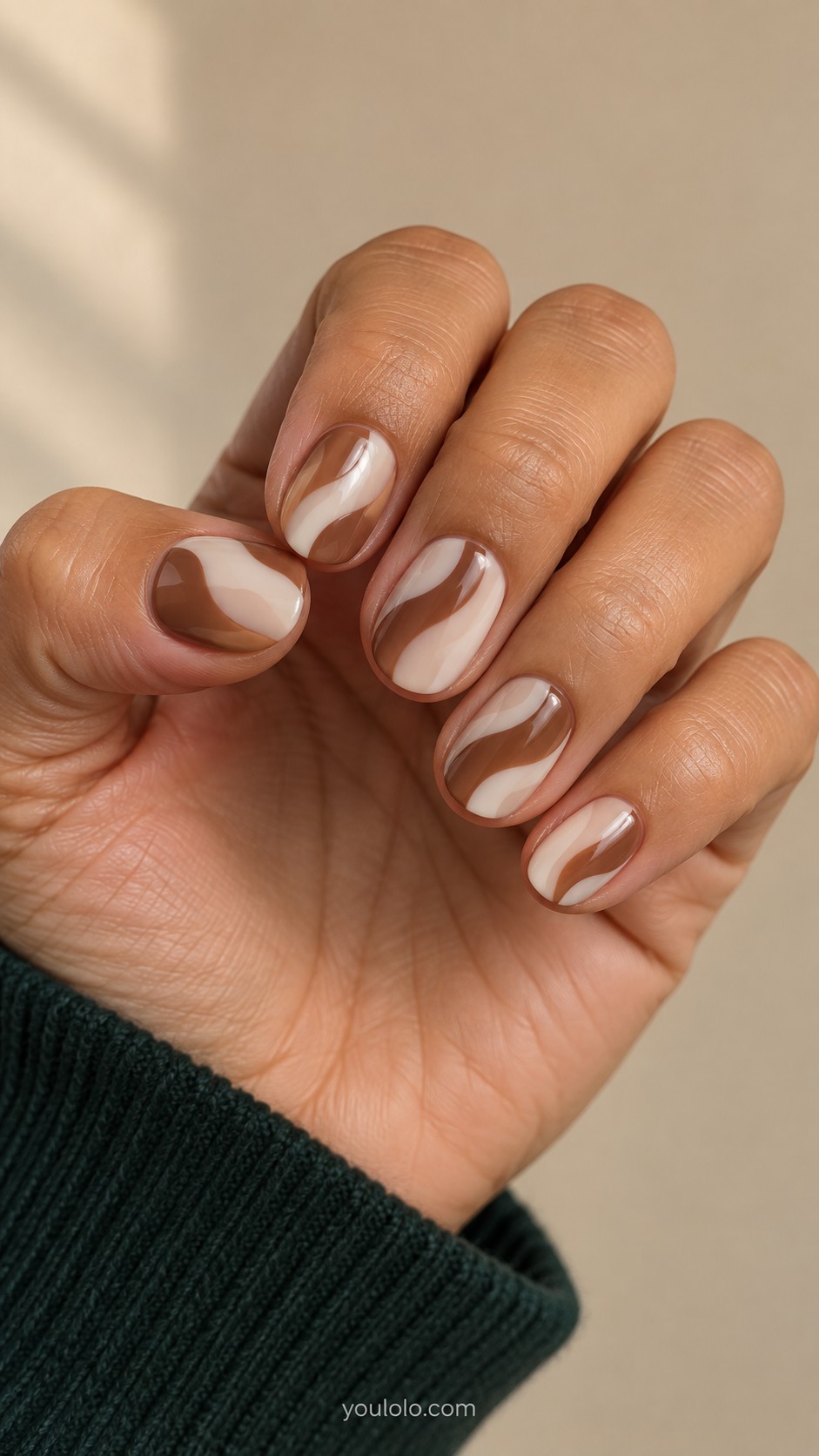 November nails ideas — Cinnamon and Cream Waves