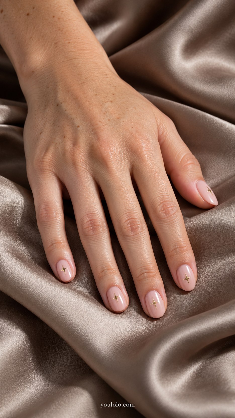 Minimal Mixed-Metal Stars: short oval blush nails, one tiny gold or silver four-point painted star on each nail
