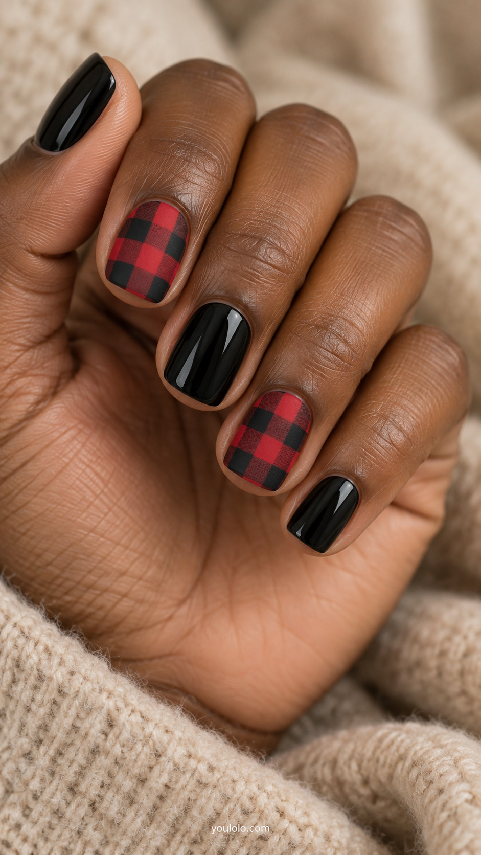 Glossy black short nails alternating with matte red-and-black check accents