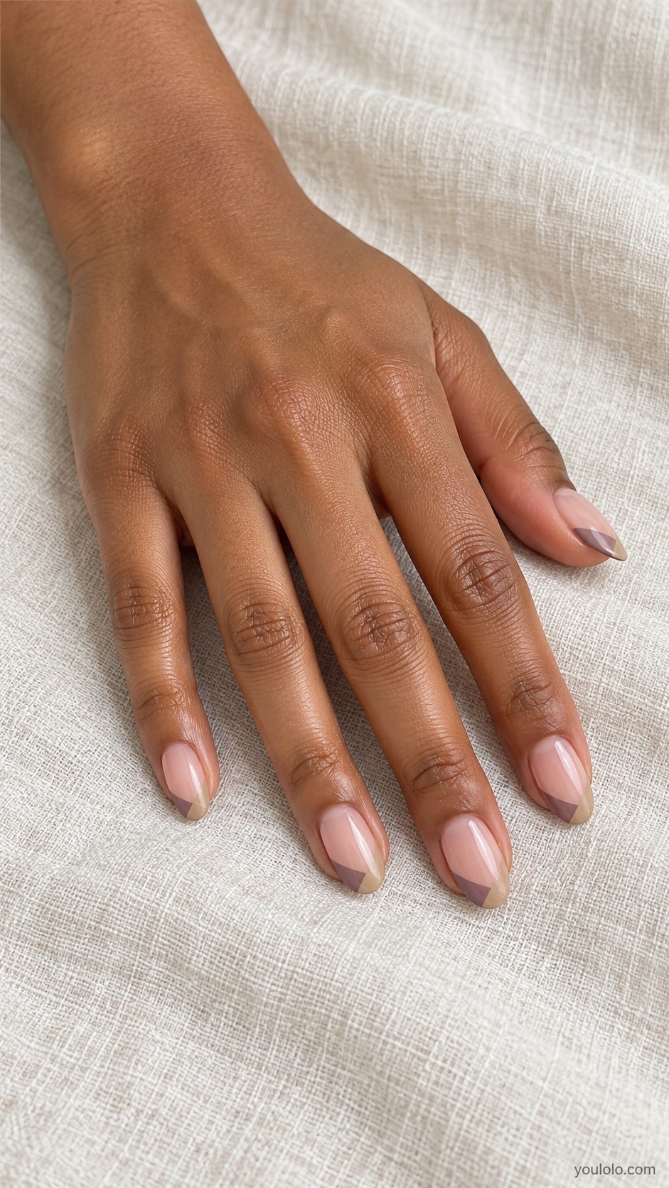 September nail ideas — Mauve and Sand Diagonal French