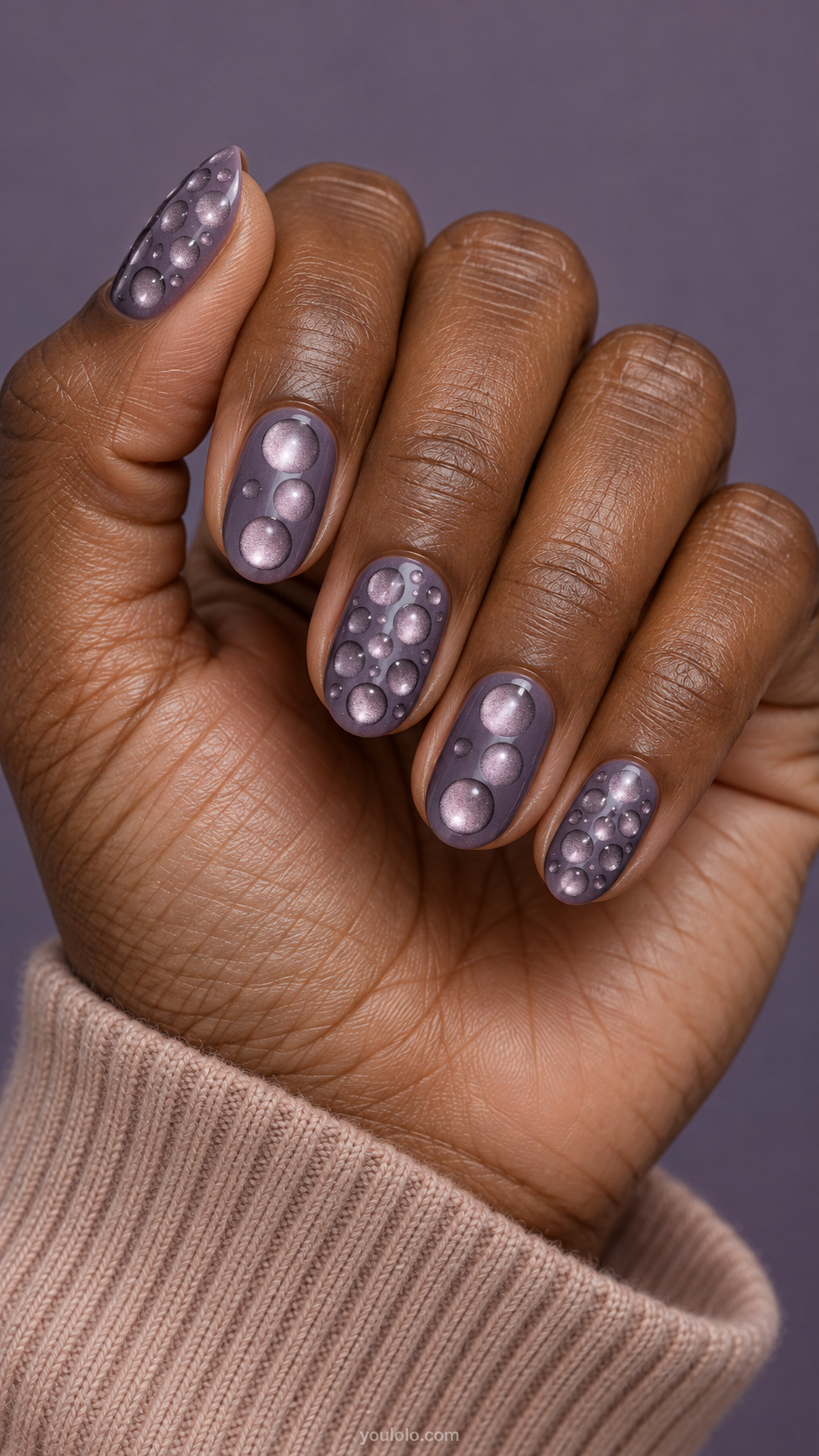 Lilac Magnetic Dots, Alternating Scale manicure on short almond.