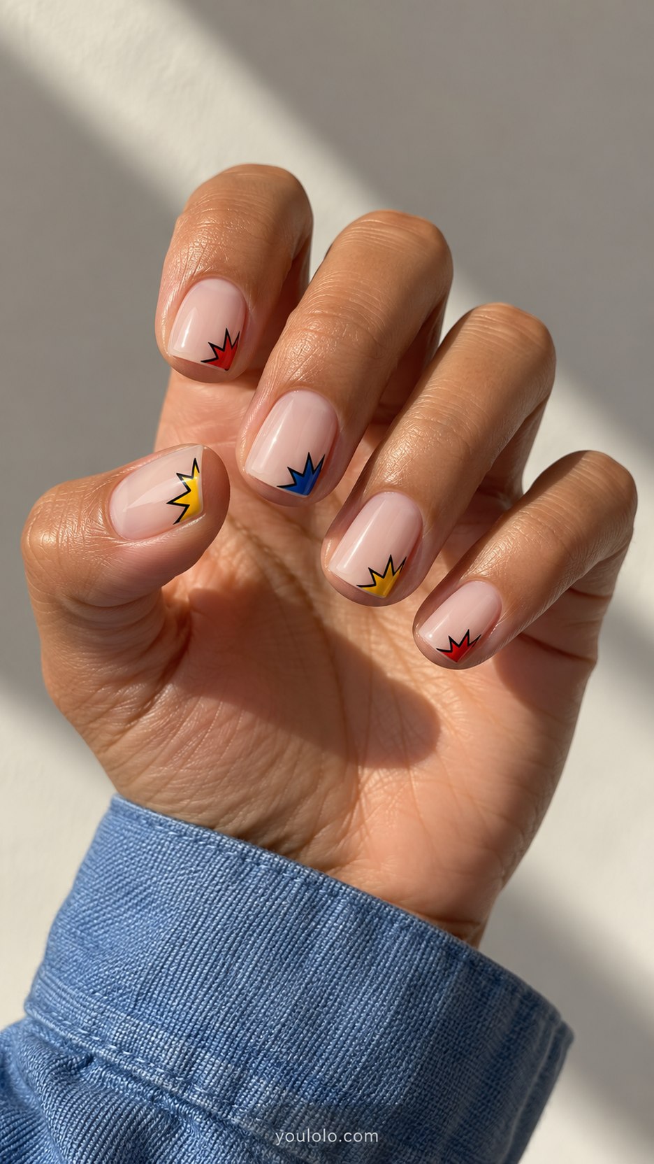Minimal Pop-Art Corners: short square milky nude nails, one small red blue or yellow outlined comic corner per nail, much negative space